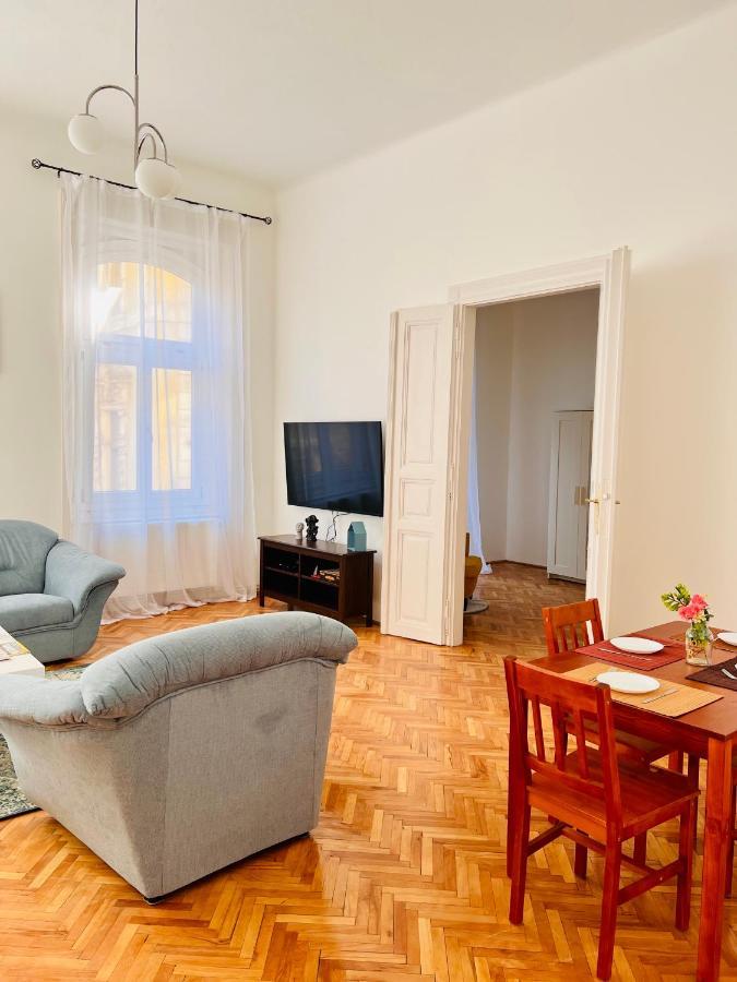 Apartment Friends Central Oradea Exteriér fotografie