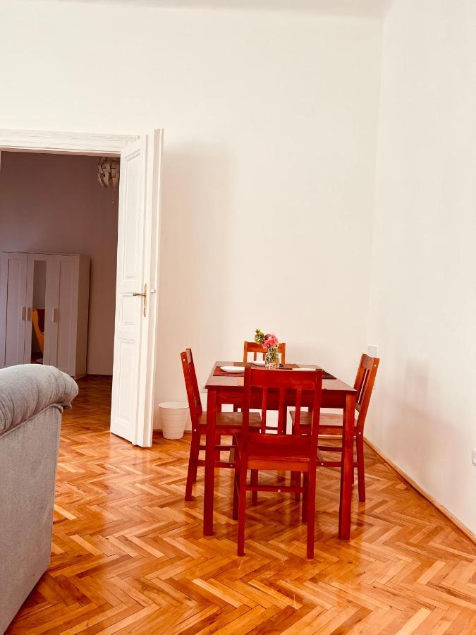 Apartment Friends Central Oradea Exteriér fotografie